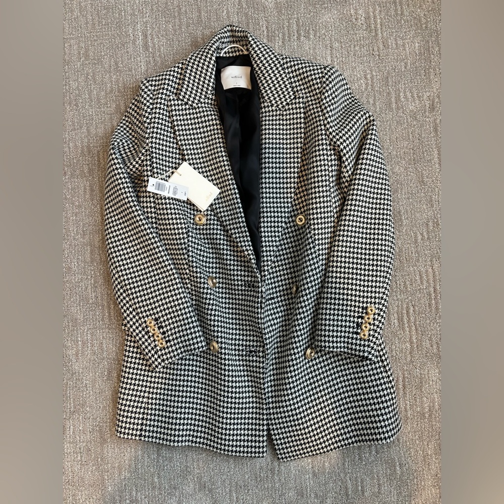 *nwt* Aritzia houndstooth blazer with gold buttons. Beautiful thick fabric.